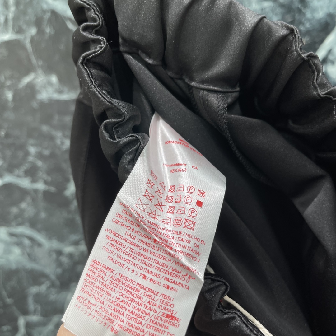 
Marn* 2025早春新款 长款半裙 松紧腰设计质感高级 刺绣logo设计精致剪裁超级大摆上身高端洋