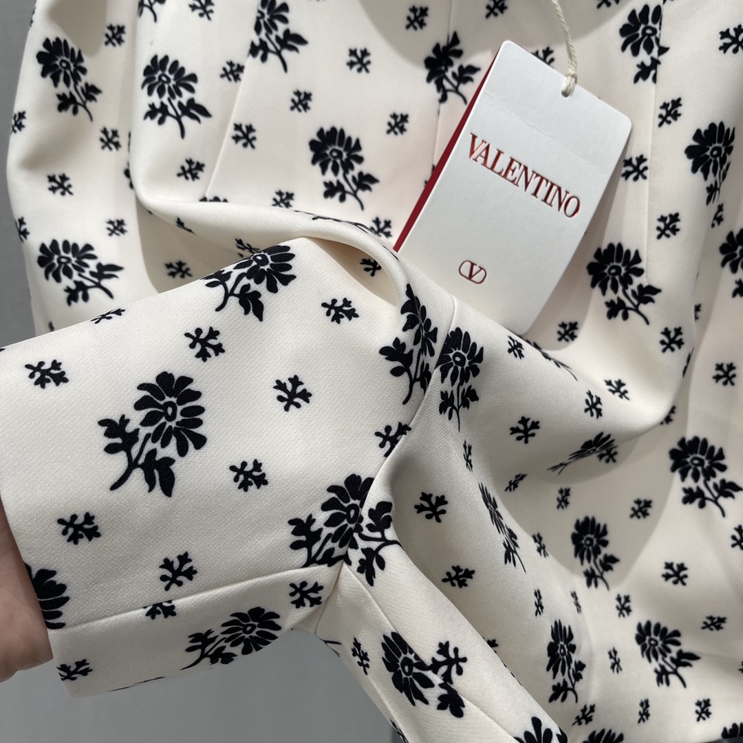 2025 Spring Female Clothes: High Quality, Scratch Shorts, Super-Skinned Fabric Combination - 图片 6