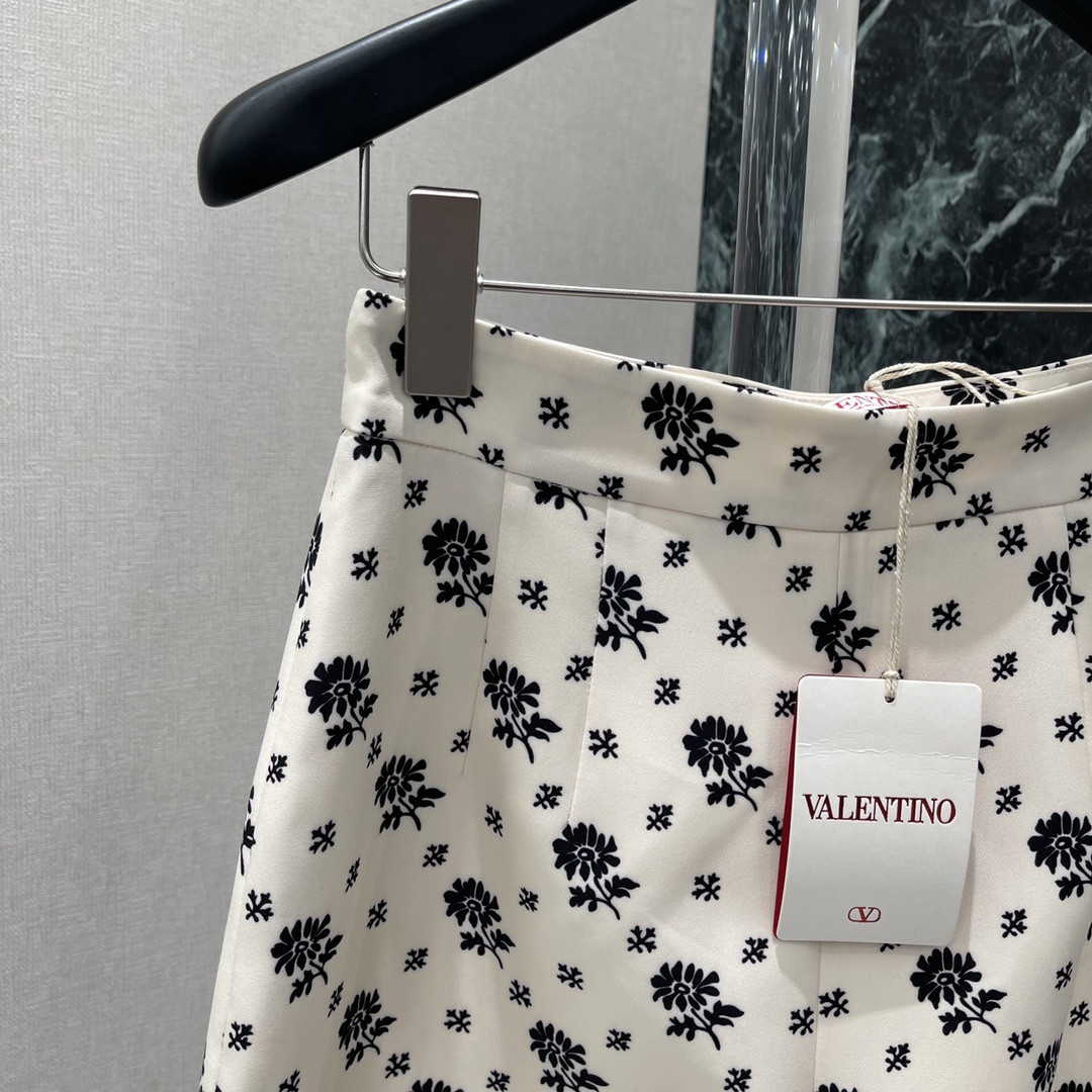 2025 Spring Female Clothes: High Quality, Scratch Shorts, Super-Skinned Fabric Combination - 图片 5