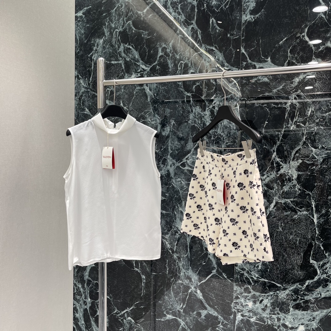 2025 Spring Female Clothes: High Quality, Scratch Shorts, Super-Skinned Fabric Combination - 图片 1