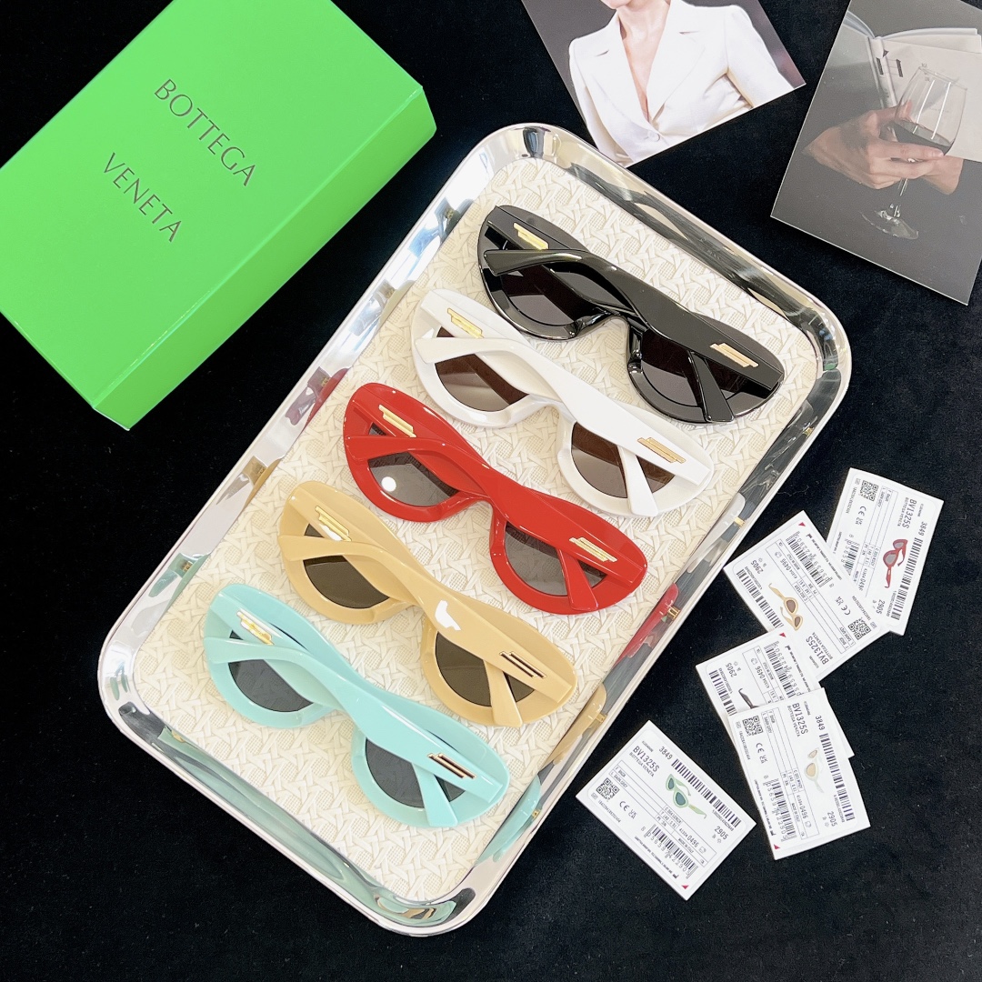  开春新品发售～
‼️‼️配送彩图
BOTTEGA VENET*
MOD：BV1325S
SIZE：51