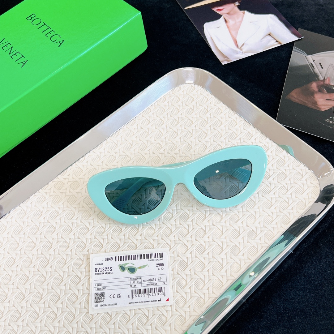  开春新品发售～
‼️‼️配送彩图
BOTTEGA VENET*
MOD：BV1325S
SIZE：51