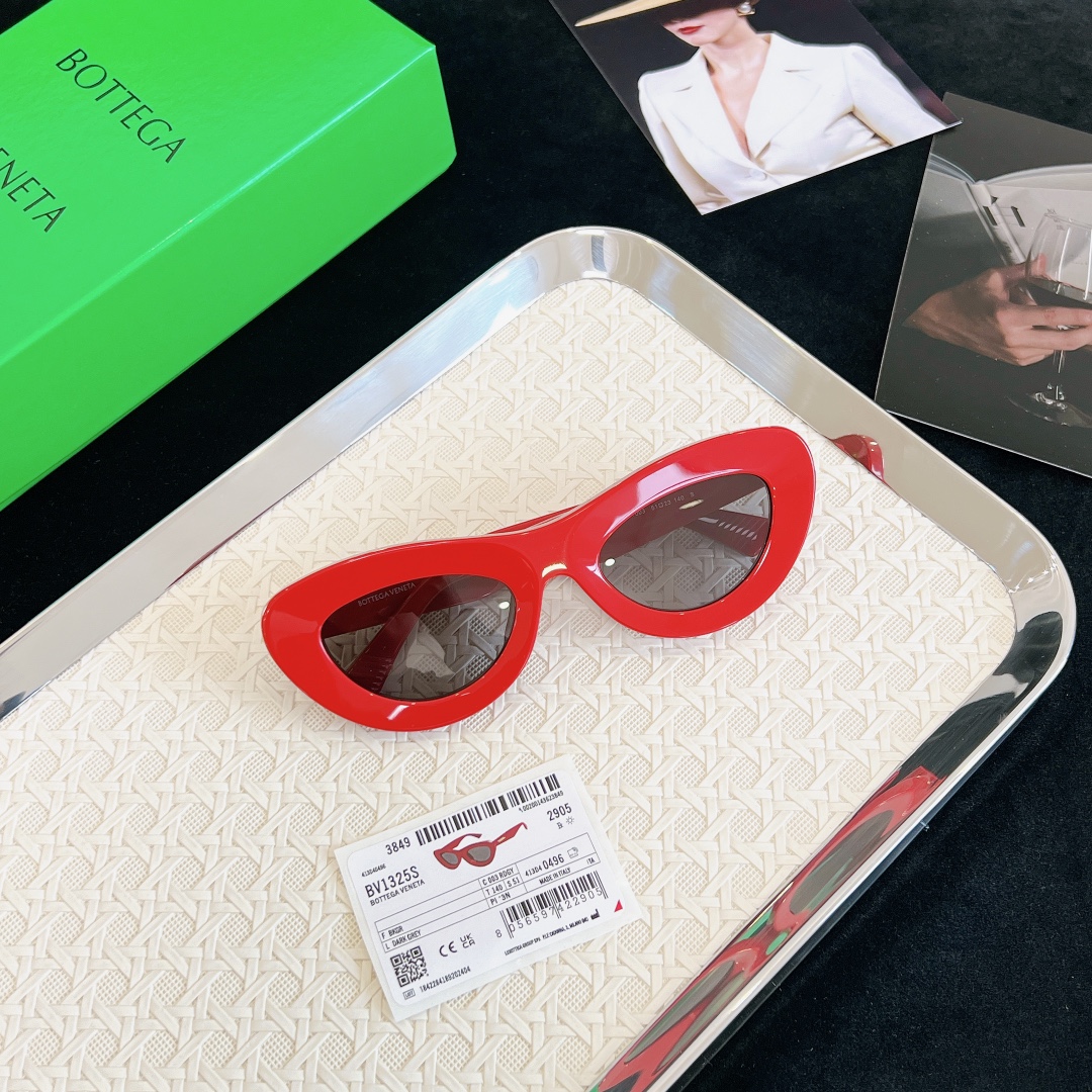  开春新品发售～
‼️‼️配送彩图
BOTTEGA VENET*
MOD：BV1325S
SIZE：51