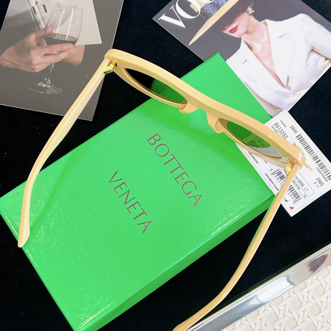  开春新品发售～
‼️‼️配送彩图
BOTTEGA VENET*
MOD：BV1325S
SIZE：51