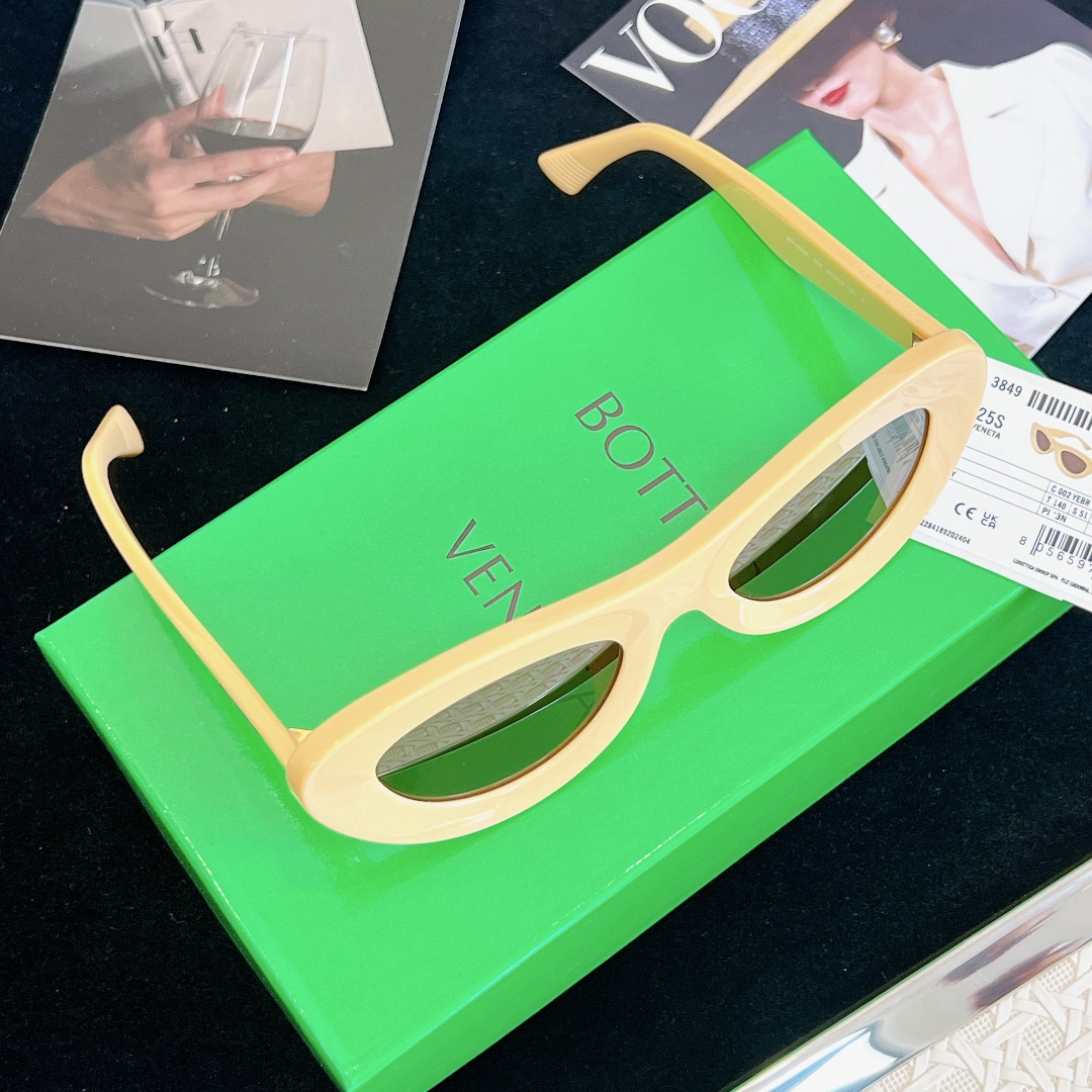  开春新品发售～
‼️‼️配送彩图
BOTTEGA VENET*
MOD：BV1325S
SIZE：51