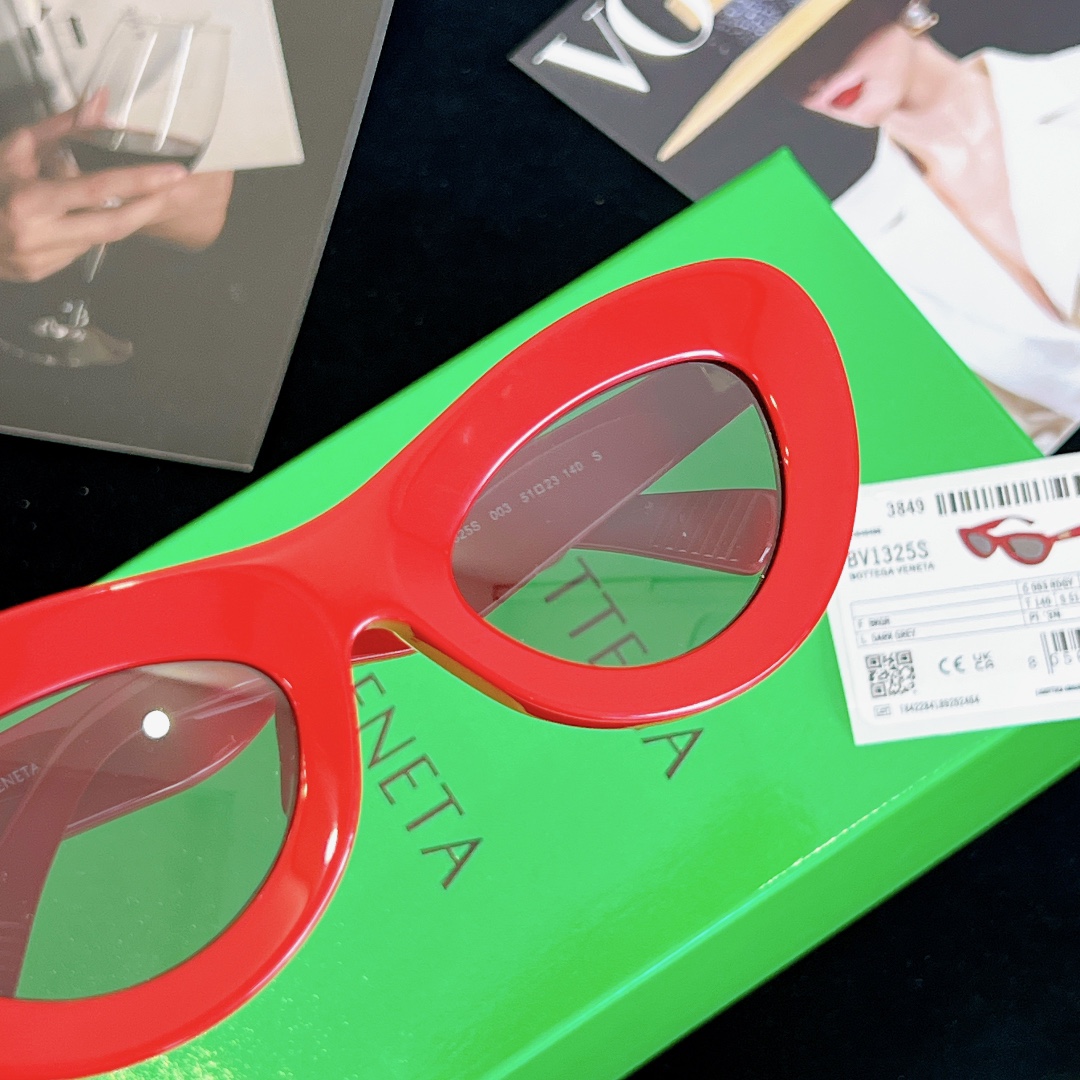  开春新品发售～
‼️‼️配送彩图
BOTTEGA VENET*
MOD：BV1325S
SIZE：51