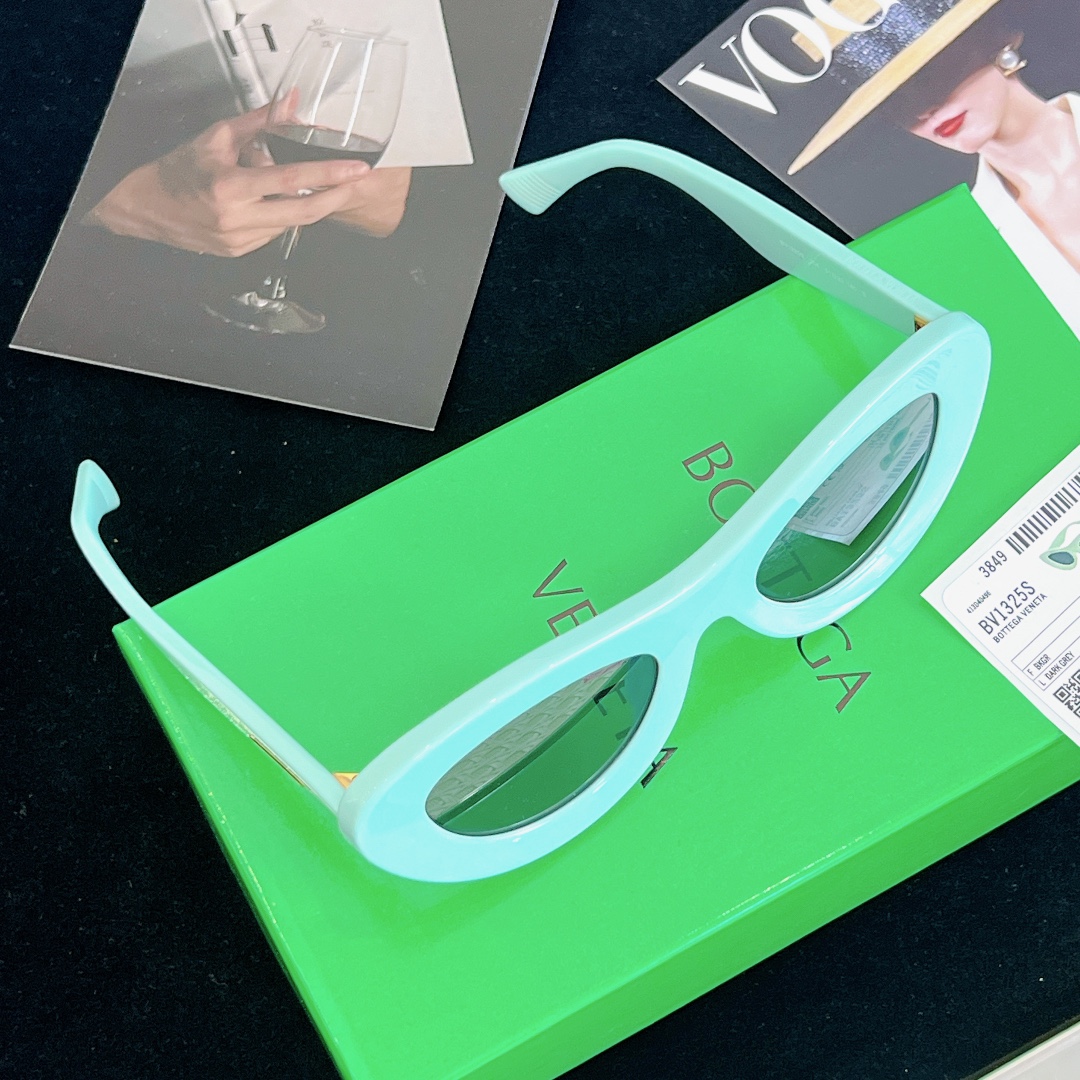  开春新品发售～
‼️‼️配送彩图
BOTTEGA VENET*
MOD：BV1325S
SIZE：51