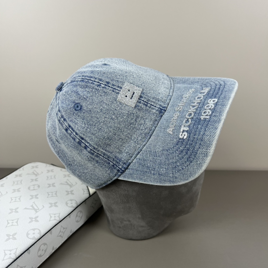 Acne Studios Smile Baseball Caps: 95% Cotton, Custom-made Material, Simple Design