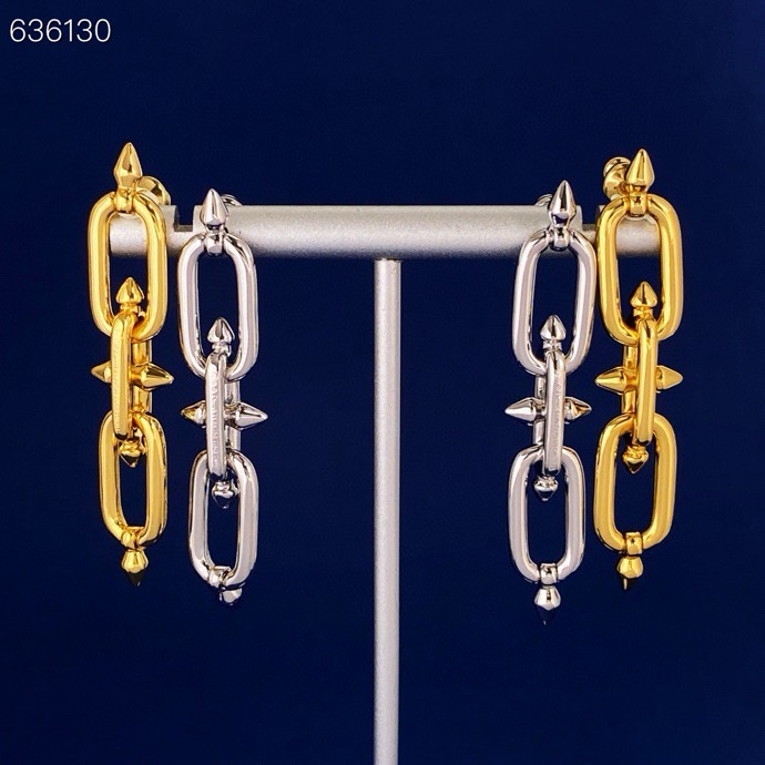 Tiffany & Co. 光面耳钉Tiffany蒂芙尼TFN新款欧美 个性光面铆钉环环相扣手链 黄铜材料电镀18K金 2个色：金色 银色