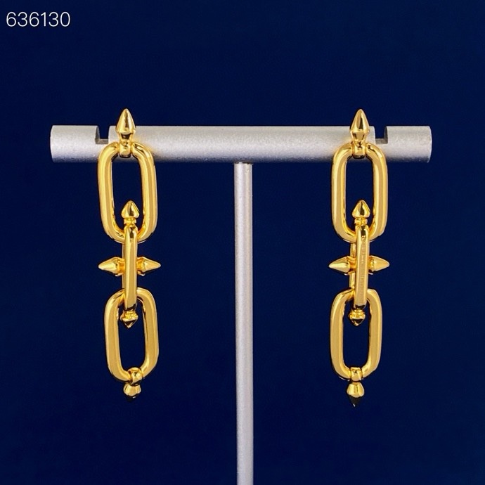Tiffany & Co. 光面耳钉Tiffany蒂芙尼TFN新款欧美 个性光面铆钉环环相扣手链 黄铜材料电镀18K金 2个色：金色 银色