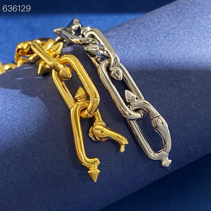 Tiffany & Co. 光面手链Tiffany蒂芙尼TFN新款欧美 个性光面铆钉环环相扣手链 黄铜材料电镀18K金 2个色：金色 银色