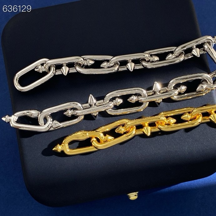 Tiffany & Co. 光面手链Tiffany蒂芙尼TFN新款欧美 个性光面铆钉环环相扣手链 黄铜材料电镀18K金 2个色：金色 银色