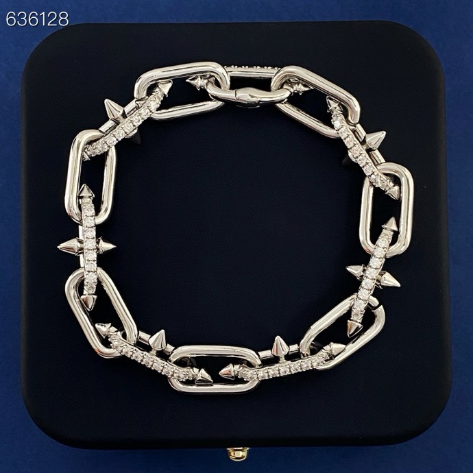 Tiffany & Co. 间钻手链Tiffany蒂芙尼TFN新款欧美 个性光面间钻铆钉环环相扣手链 黄铜材料电镀18K金 2个色：金色 银色