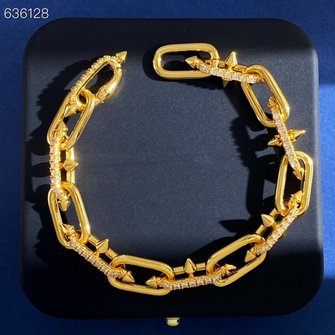 Tiffany & Co. 间钻手链Tiffany蒂芙尼TFN新款欧美 个性光面间钻铆钉环环相扣手链 黄铜材料电镀18K金 2个色：金色 银色