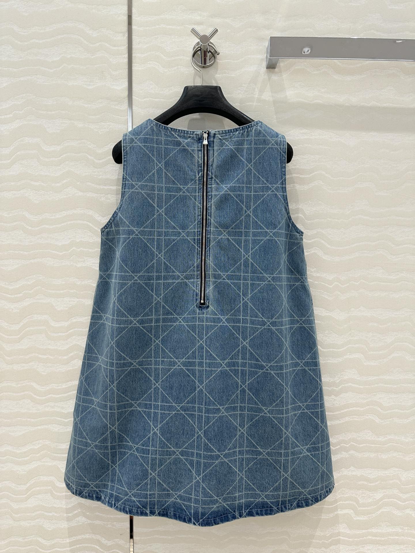 独家首发❤️高端原单品质🤞MissD新品戴妃藤格纹复古洗水牛仔连衣裙！原版定制格纹复古蓝洗水工艺高级又时