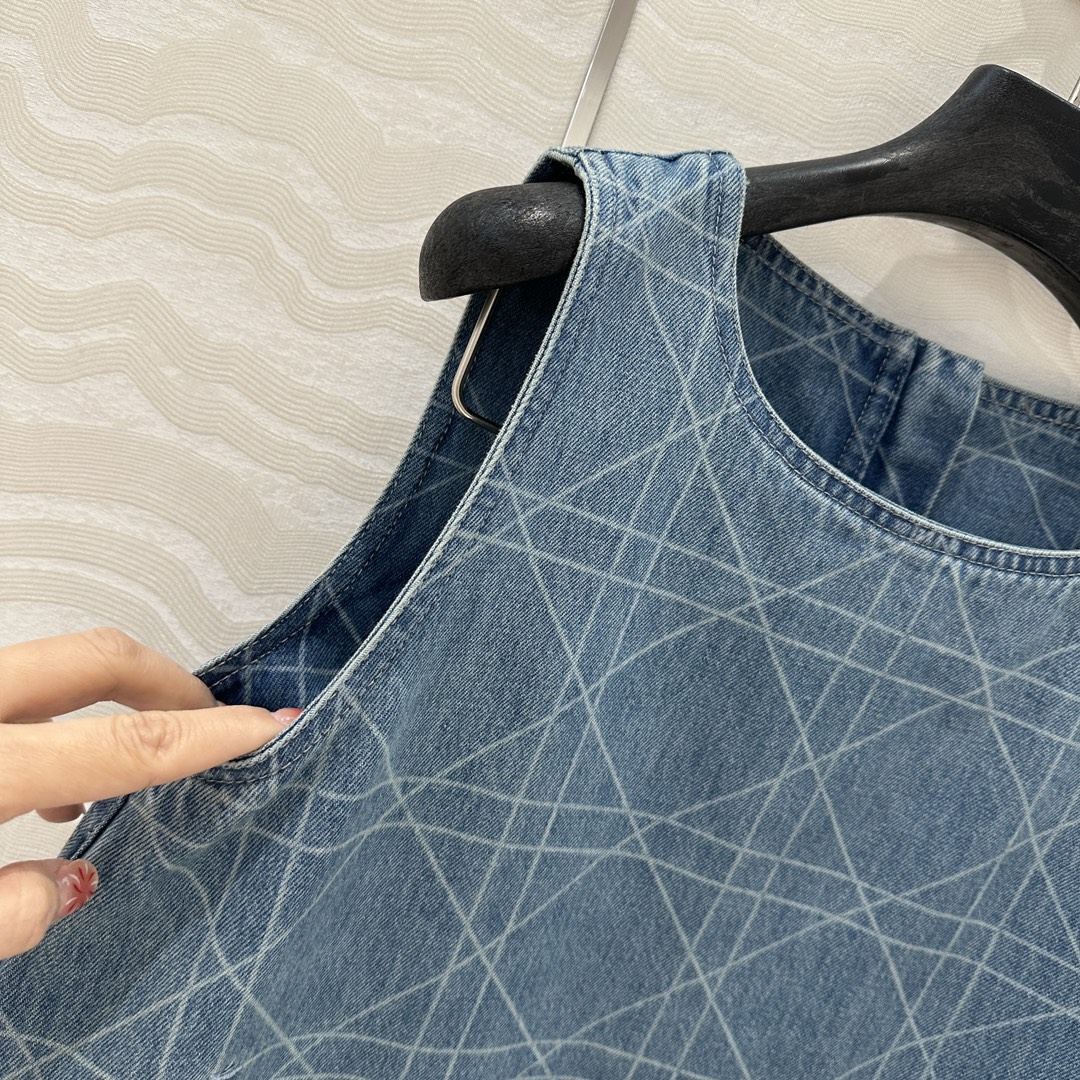 独家首发❤️高端原单品质🤞MissD新品戴妃藤格纹复古洗水牛仔连衣裙！原版定制格纹复古蓝洗水工艺高级又时