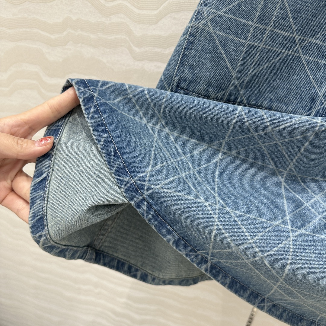 独家首发❤️高端原单品质🤞MissD新品戴妃藤格纹复古洗水牛仔连衣裙！原版定制格纹复古蓝洗水工艺高级又时