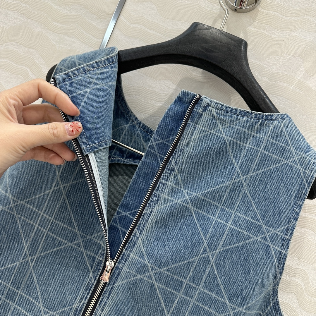 独家首发❤️高端原单品质🤞MissD新品戴妃藤格纹复古洗水牛仔连衣裙！原版定制格纹复古蓝洗水工艺高级又时