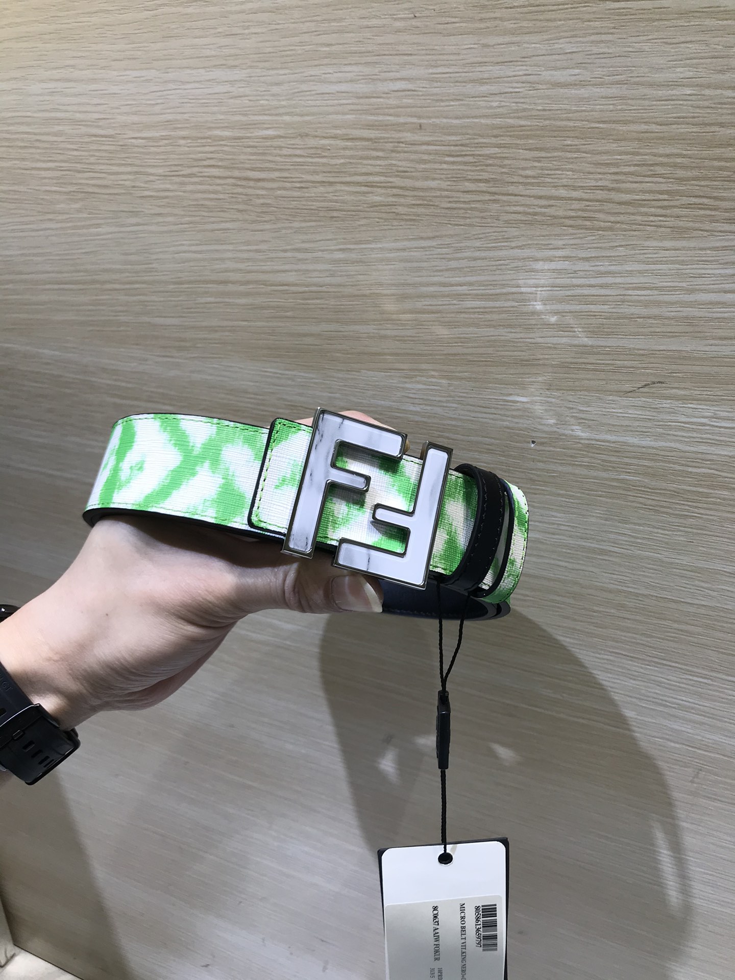 NO:140164,Original order, delivery counter packaging, punching needle, new model FD width 38 MM, supports NFC chip scanning, logo shaping belt, original glossy intercolor, acrylic F rivet buckle, imported original calfskin embossed, gold-plated surface metal products, quality assurance, non-market currency!  , belt, cowhide, gold plating19860909原单 配送专柜包装 打孔针  新款 FD 宽38 MM 支持NFC 芯片扫描,标志造型皮带,原版亮面间色 亚克力F铆钉扣,进口原版小牛皮压花制成,镀金表面金属制品,品质保证,非市场通货！,皮带,cowhide,gold plating,Belt