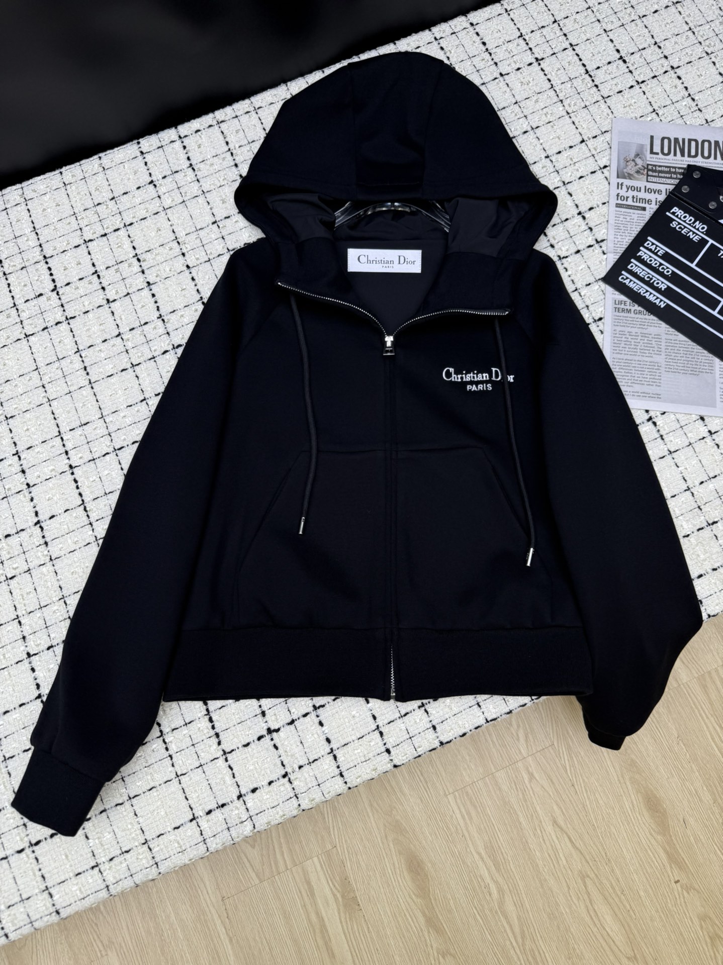 NO:331415,Dio*25 early spring new style embroidered logo design hooded jacket, high-end imported fabric, huge and comfortable to wear, super high-end grey, classic black, low-key and high-end, casual and lazy, very practical. The whole style is something that all girls can control, not picky, short style also makes it look taller, the fabric is invincible, very comfortable and easy to wear, it can be worn all year round, two colors SML,,dior, jackets & coats,hats,alexander wang19860909Dio*25早春新款 刺绣logo设计连帽外套 高定的进口面料 巨舒服好穿 超级赞的高级灰 经典黑 低调也高级 休闲又慵懒 非常实穿 整个版型是所有姑娘都可以驾驭的 不挑人 短款也显高 面料垂感无敌了 非常舒适好穿 真的一年四季都能穿 两色SML,,dior,jackets & coats,hats,alexander wang,Women's clothing