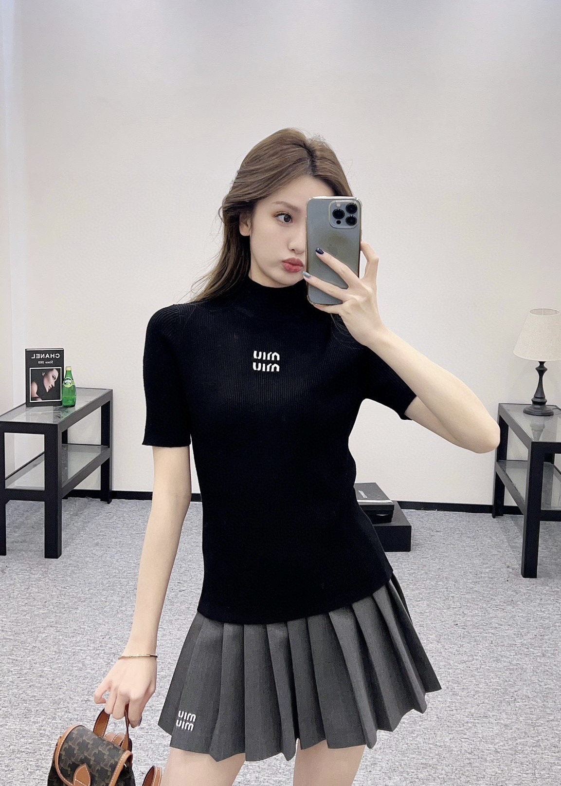 NO:313476,MiuMi*'s new style, letter logo on the chest, slim and stretchy short-sleeved sweater top!  White, black, (one size bust 70, sleeve length 20, garment length 52, elastic large size is for reference only) 95, miumiu, T-shirt, alexander wang19860909MiuMi*缪家新款 胸前字母logo徽标修身显瘦弹力短袖针织衫上衣！白色、黑色、（均码胸围70,袖长20,衣长52 弹力大尺寸仅供参考）发95,,miumiu,T-shirt,alexander wang,Women's clothing