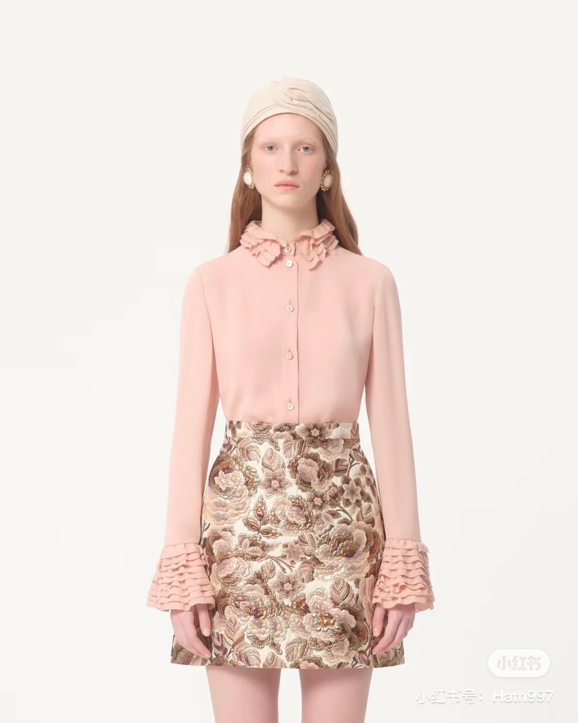 NO:313496,Model number D25020975 VAlENTI*O Warren Home New Model, imitation silk fabric is hangs and comfortable, with layered buckled lapels and flared sleeves shirt with wood ears!  (M size bust 100, sleeve length 64, clothing length 67, valentino, valentino, real silk, alexander wang19860909款号D25020975 VAlENTI*O华伦家新款 仿真丝面料垂顺舒适、木耳边拼接层叠系扣翻领喇叭袖衬衣！（M码胸围100,袖长64,衣长67,,valentino,valentino,real silk,alexander wang,Women's clothing
