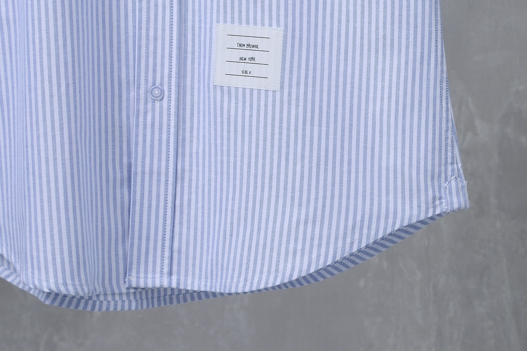 “Thom Browne Striped Short-Sleeve Shirt in High-Quality Oxford Twill” - 图片 3