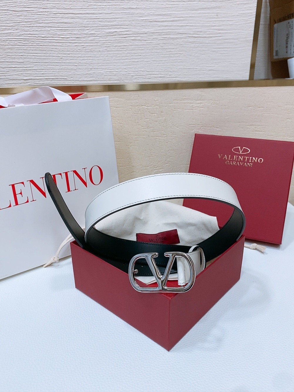 [Valentino Belts]glossy calfskin beltSwaroot Drill Smooth BuckleHigh-qua
