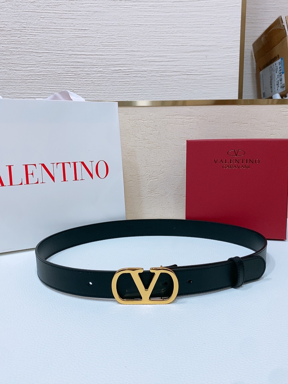 VLOGO SIGNATURE搭扣 亮面小牛皮腰带