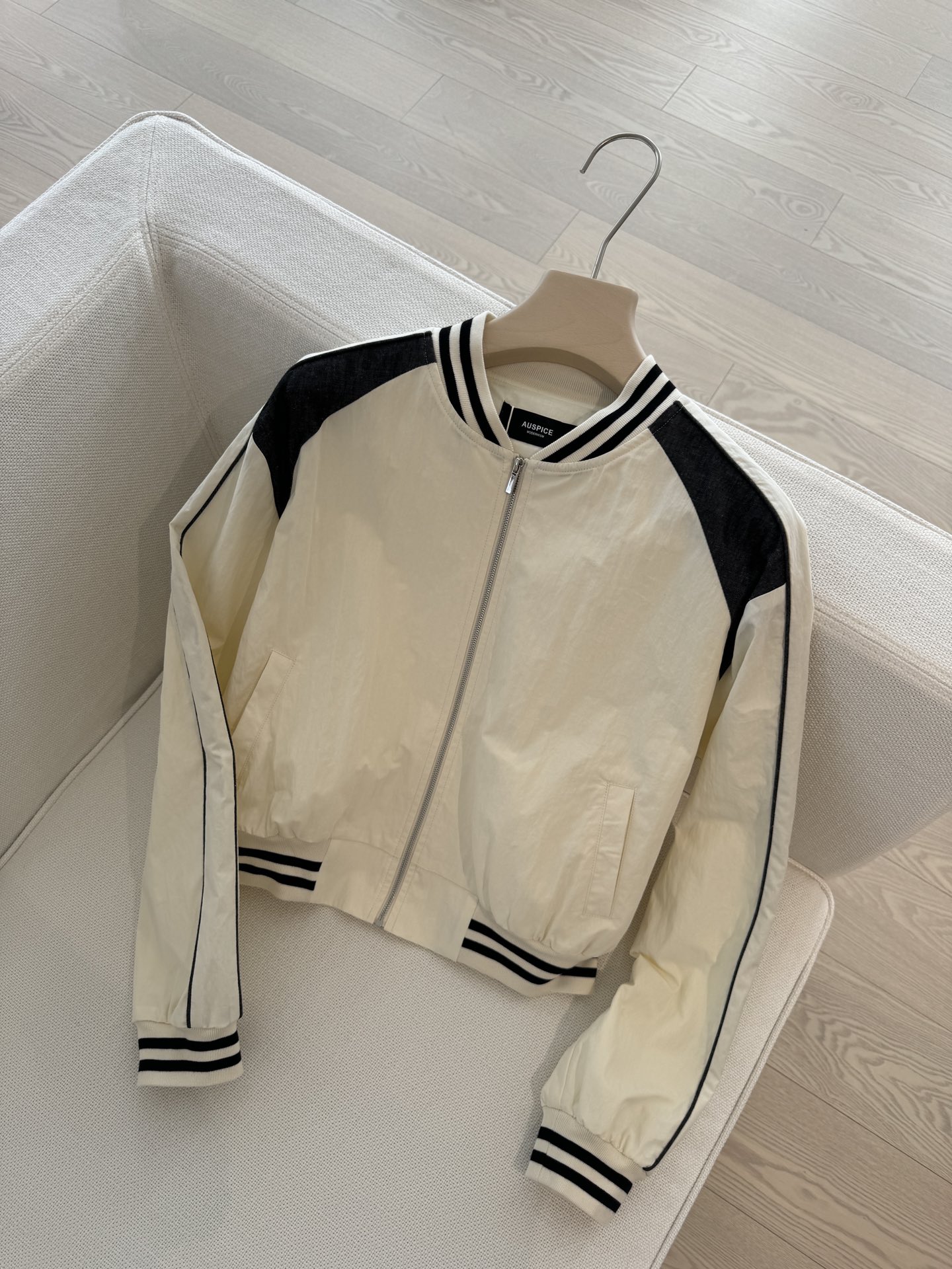 NO:314215,YS｜2025 Spring and Summer New Style Spliced ​​Line Denim Baseball Jacket Very High-end Natural Texture Wrinkled Trench Coat Fabric Contrast Color Clean and Stylish Top Body Beautiful SML, Jackets & Coats,alexander wang19860909YS｜2025 春夏新款 拼接亚麻牛仔棒球服外套 很高级的自然纹理褶皱风衣面料 撞色干净时髦 上身很漂亮 SML,,jackets & coats,alexander wang,Women's clothing