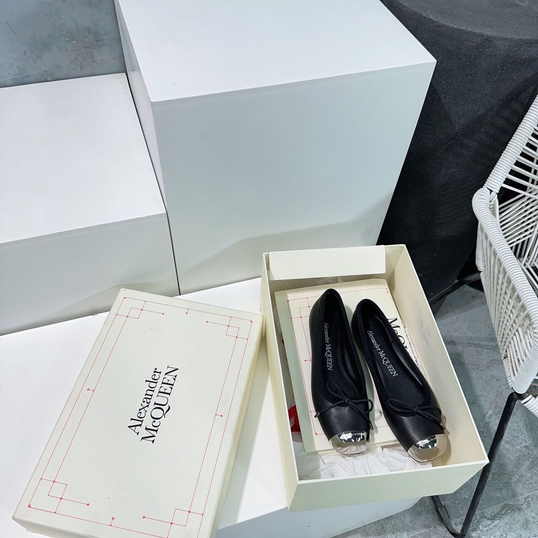 High Quality Alexander McQueen Ballet Shoes with Iron Head Butterflies – Original Italian Leather - 图片 6