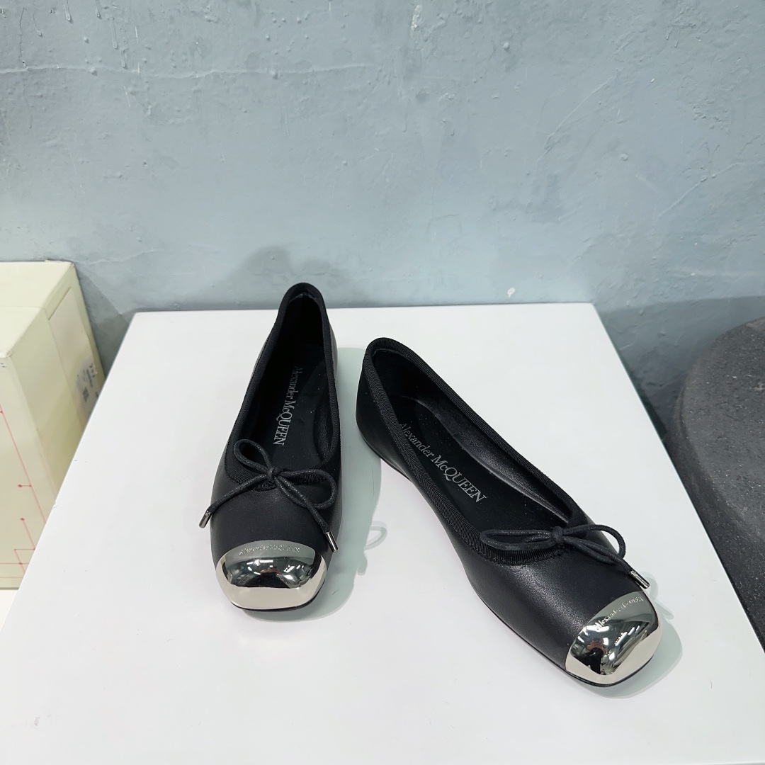 High Quality Alexander McQueen Ballet Shoes with Iron Head Butterflies – Original Italian Leather - 图片 5