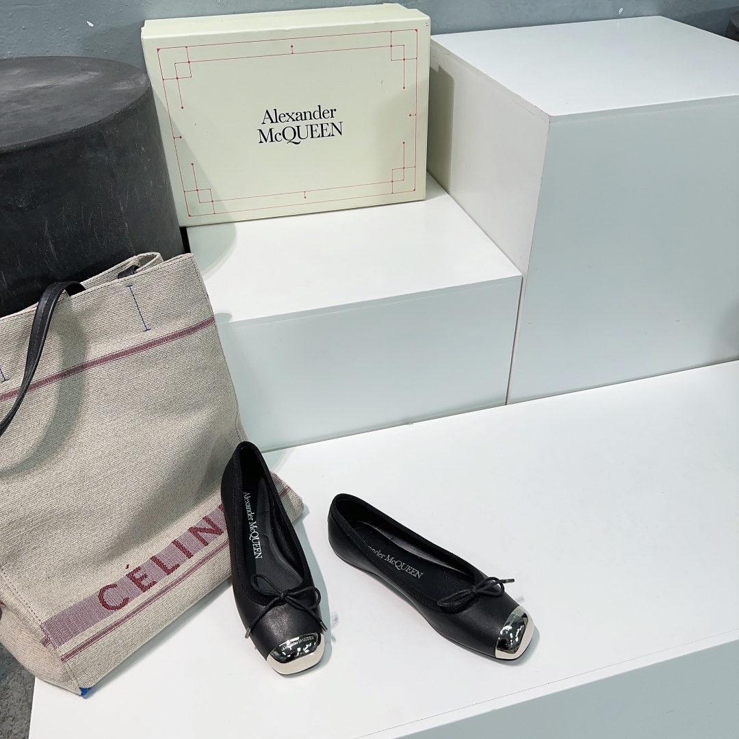 High Quality Alexander McQueen Ballet Shoes with Iron Head Butterflies – Original Italian Leather - 图片 3