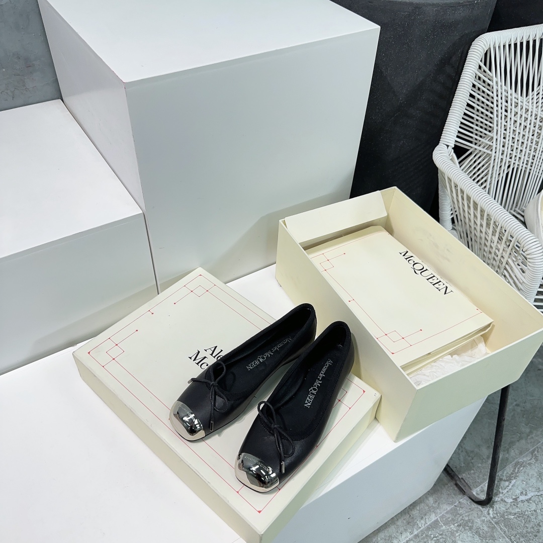 High Quality Alexander McQueen Ballet Shoes with Iron Head Butterflies – Original Italian Leather - 图片 7