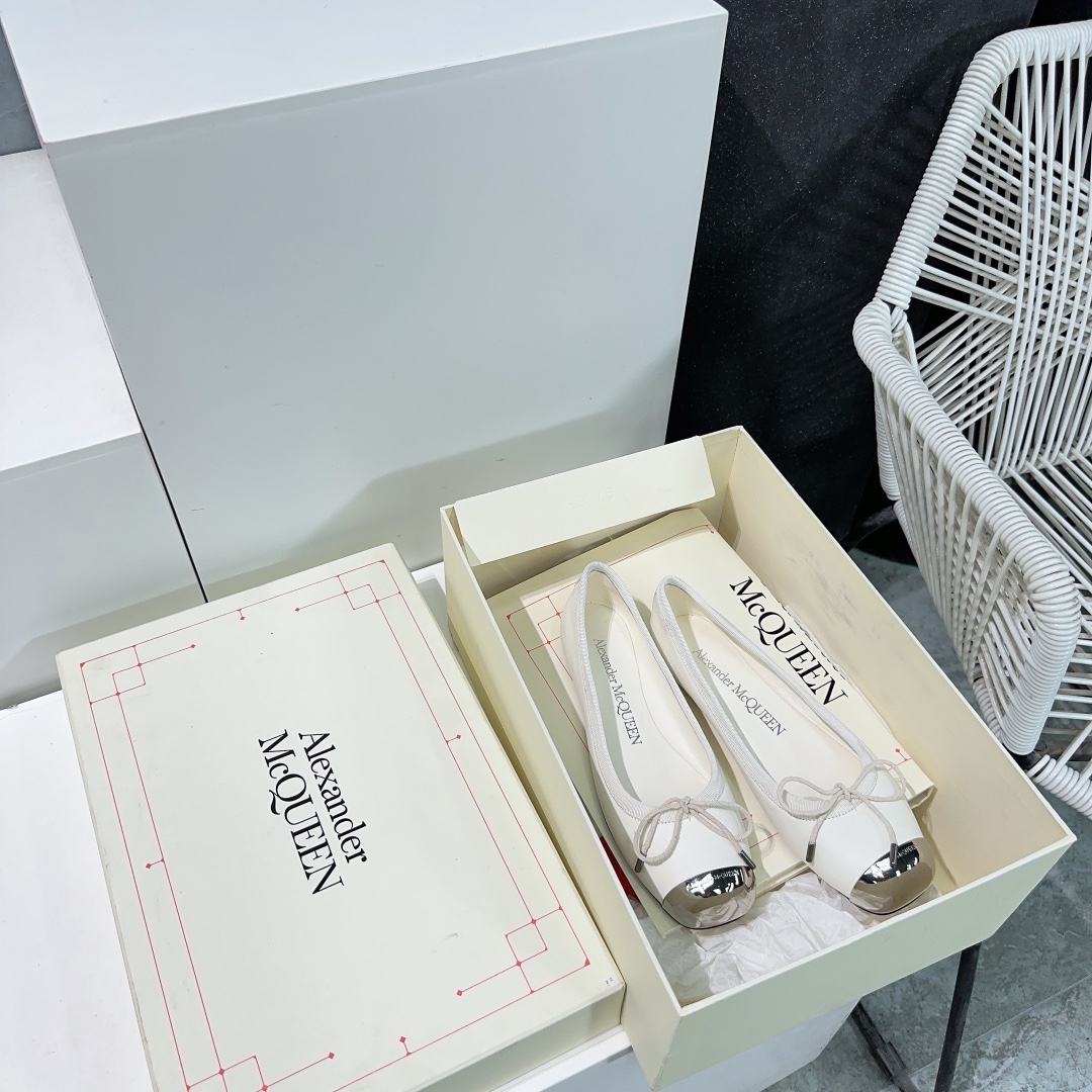 High Quality Alexander McQueen Ballet Shoes with Italian Leather and Iron Head Details - 图片 4