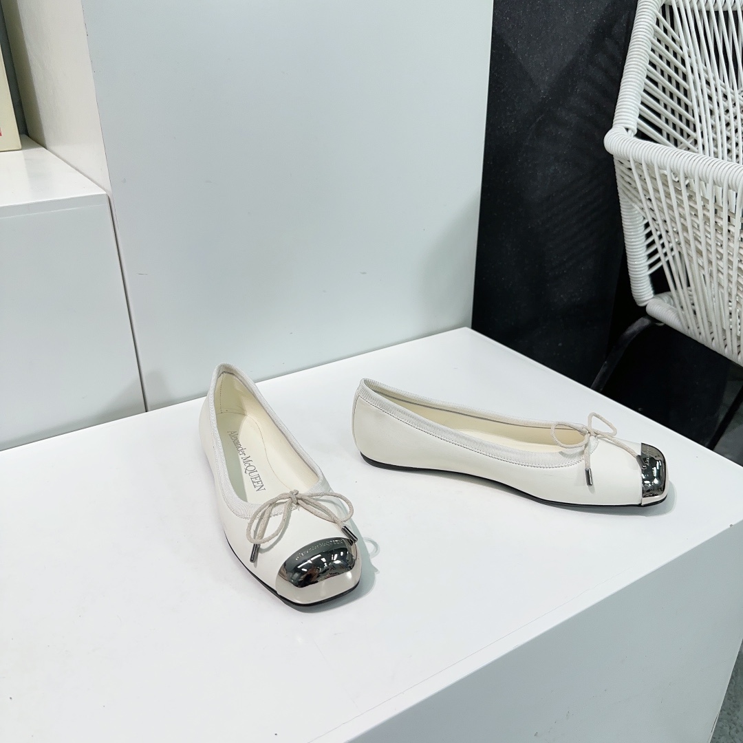 High Quality Alexander McQueen Ballet Shoes with Italian Leather and Iron Head Details - 图片 8