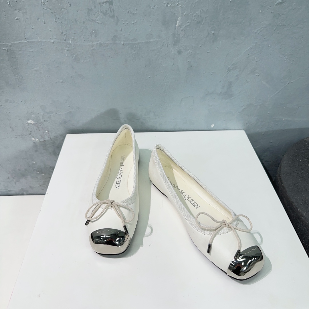 High Quality Alexander McQueen Ballet Shoes with Italian Leather and Iron Head Details - 图片 5