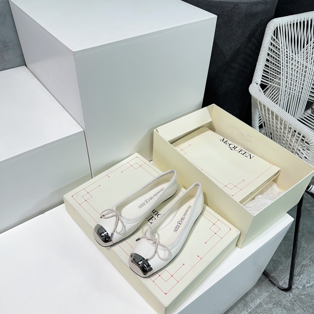 High Quality Alexander McQueen Ballet Shoes with Italian Leather and Iron Head Details - 图片 3