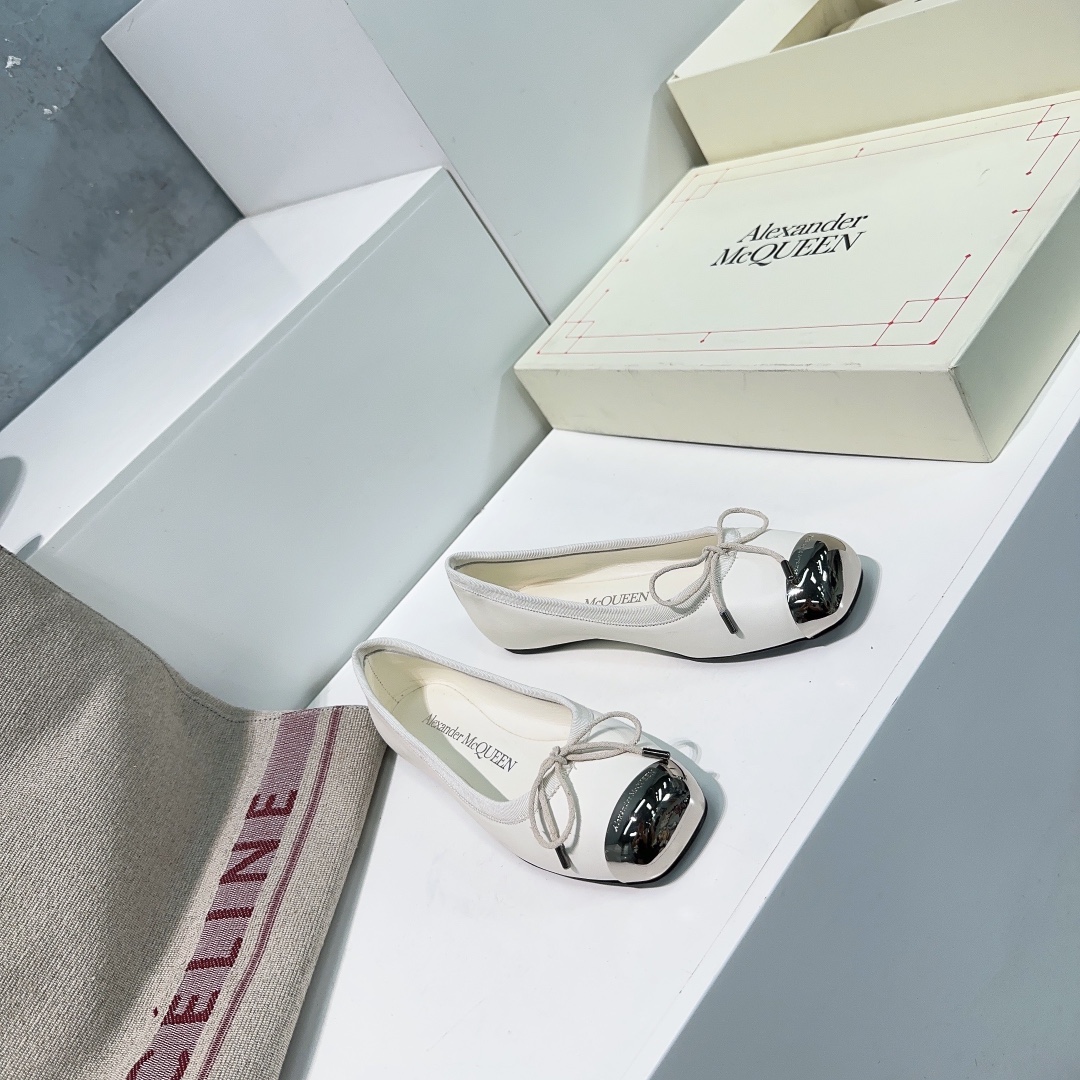 High Quality Alexander McQueen Ballet Shoes with Italian Leather and Iron Head Details - 图片 2