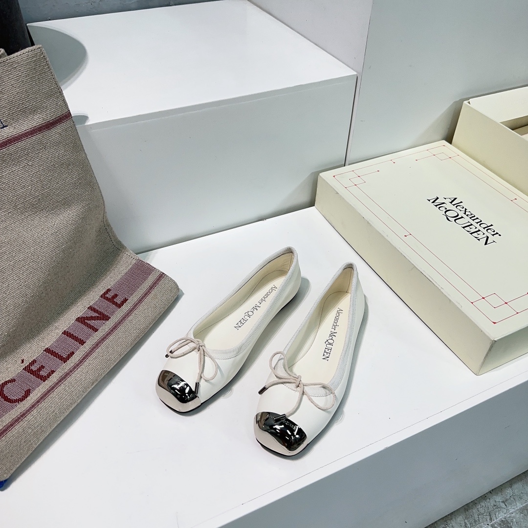 High Quality Alexander McQueen Ballet Shoes with Italian Leather and Iron Head Details