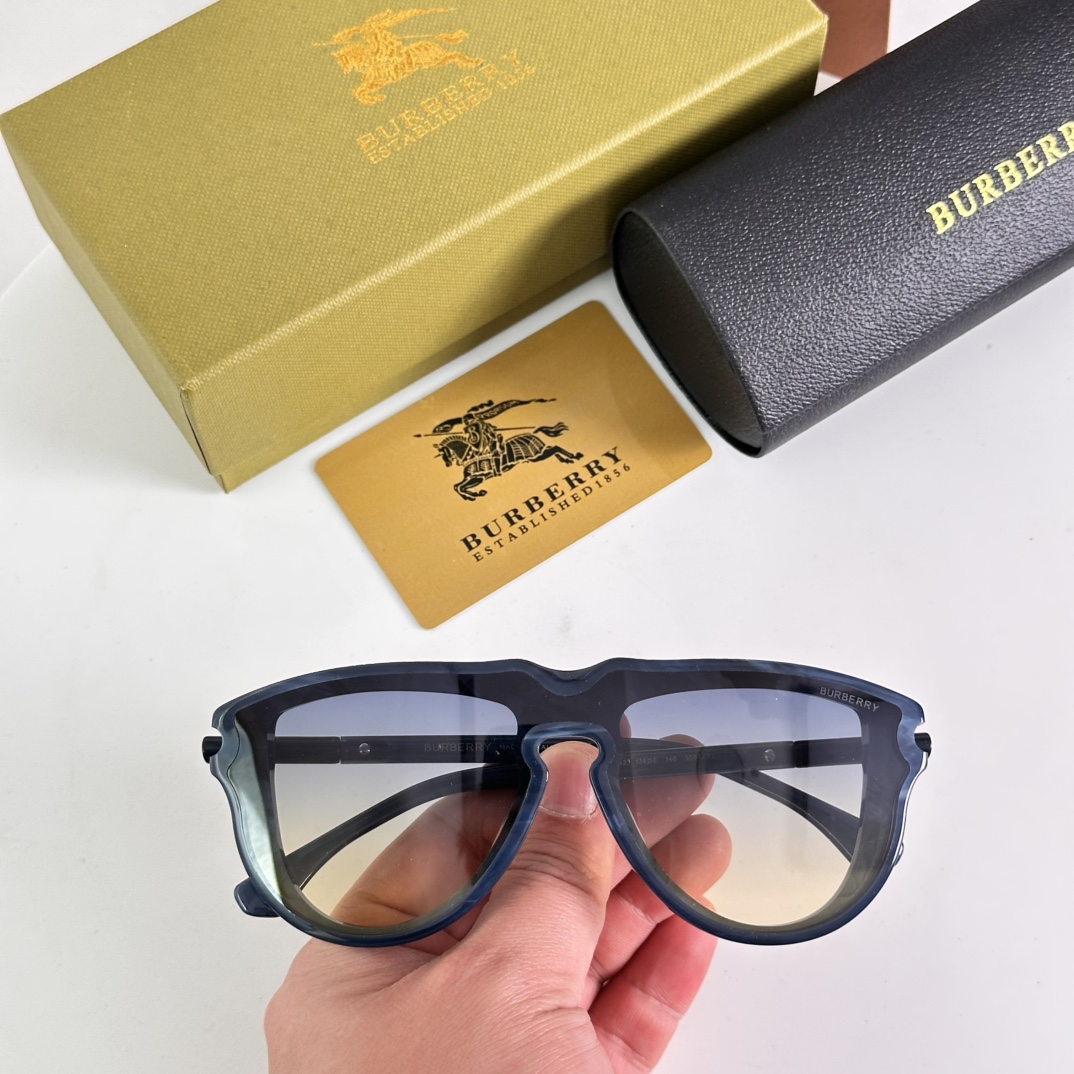 ‼️BURBERR*🌟🌟🌟MODEL：OBE4427🌟🌟🌟SIZE：136口0-140🌟🌟🌟