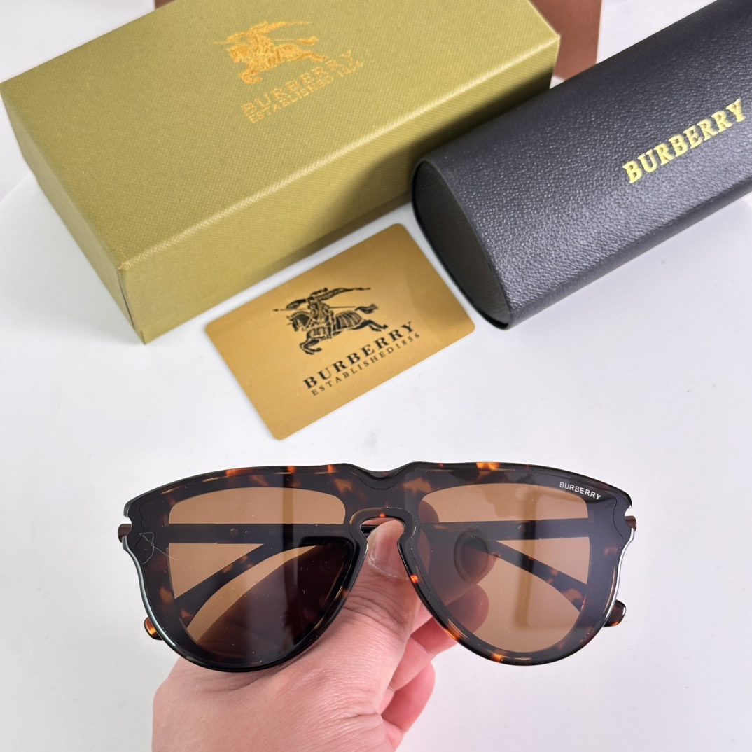 ‼️BURBERR*🌟🌟🌟MODEL：OBE4427🌟🌟🌟SIZE：136口0-140🌟🌟🌟