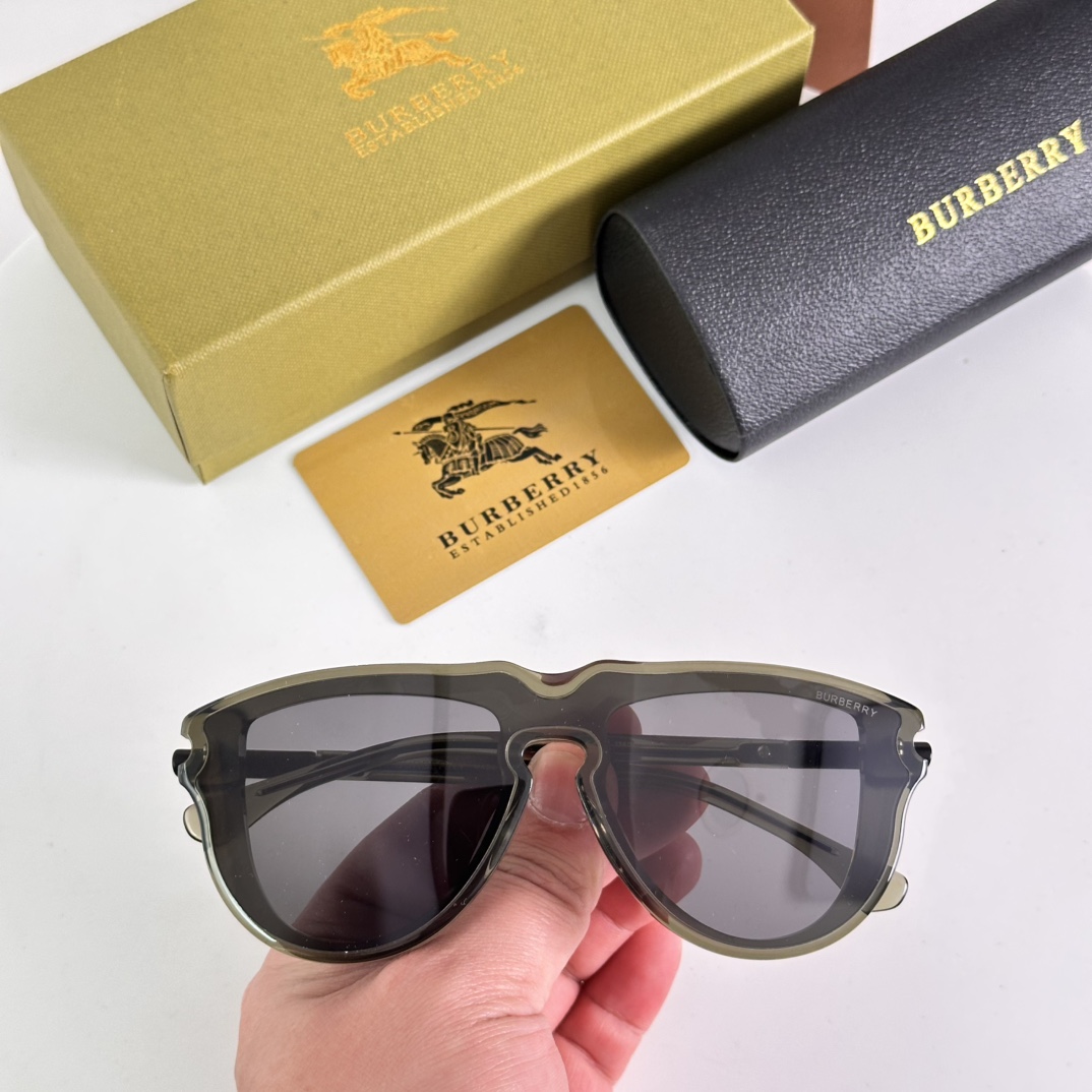 ‼️BURBERR*🌟🌟🌟MODEL：OBE4427🌟🌟🌟SIZE：136口0-140🌟🌟🌟