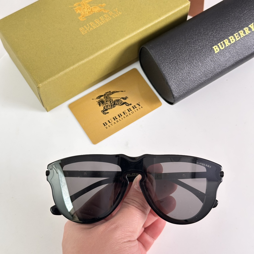 ‼️BURBERR*🌟🌟🌟MODEL：OBE4427🌟🌟🌟SIZE：136口0-140🌟🌟🌟