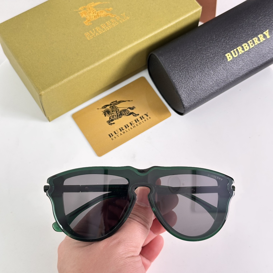 ‼️BURBERR*🌟🌟🌟MODEL：OBE4427🌟🌟🌟SIZE：136口0-140🌟🌟🌟