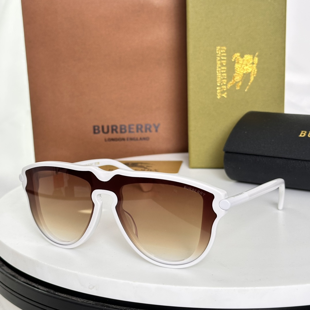 ‼️BURBERR*🌟🌟🌟MODEL：OBE4427🌟🌟🌟SIZE：136口0-140🌟🌟🌟