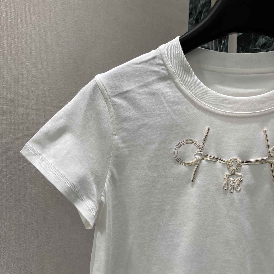 2025 Spring Collection: Elegant Women’s Clothing with Airy Contours and Soft Fabrics - 图片 3