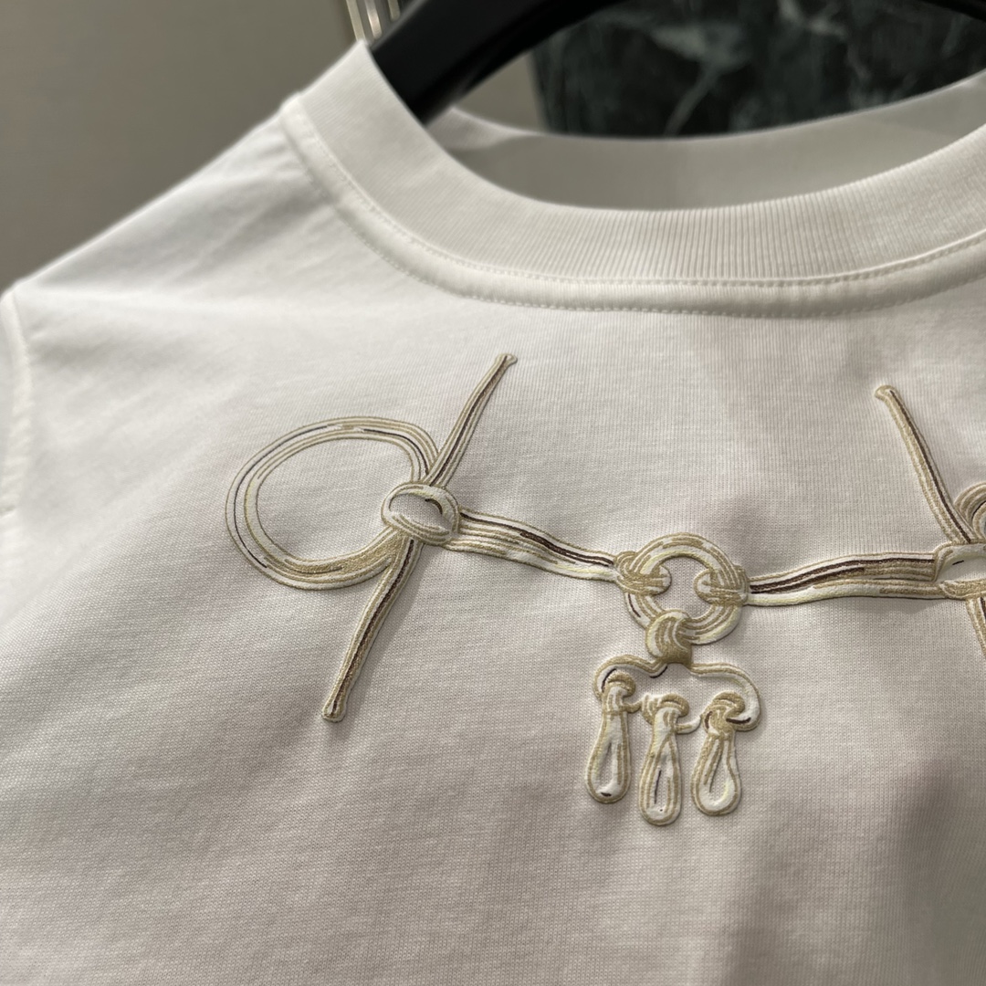 2025 Spring Collection: Elegant Women’s Clothing with Airy Contours and Soft Fabrics - 图片 5