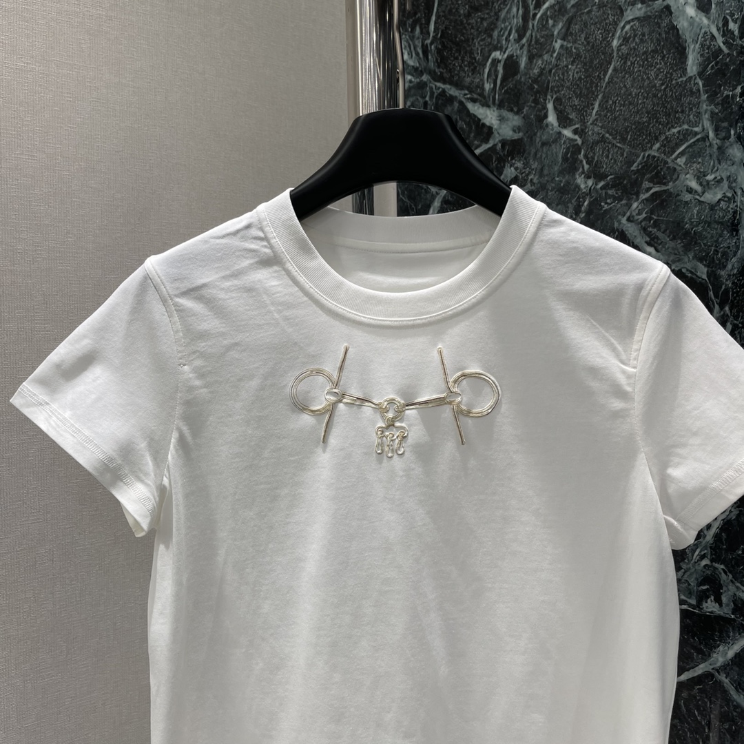 2025 Spring Collection: Elegant Women’s Clothing with Airy Contours and Soft Fabrics - 图片 2