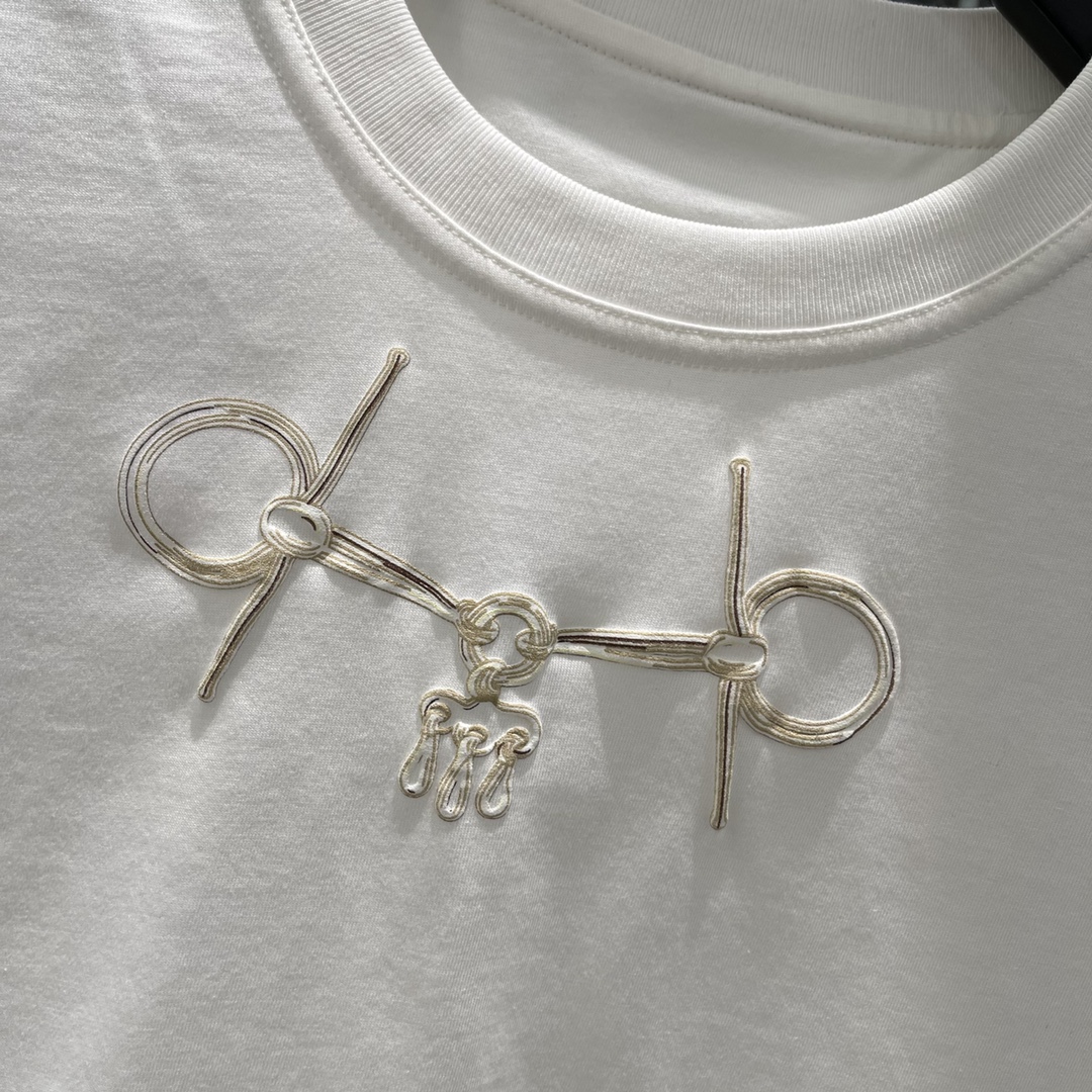 2025 Spring Collection: Elegant Women’s Clothing with Airy Contours and Soft Fabrics - 图片 4